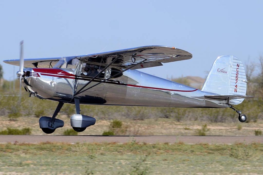 Cessna 140 lanidng